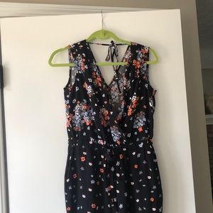 Great fall jumpsuit ! Like new!